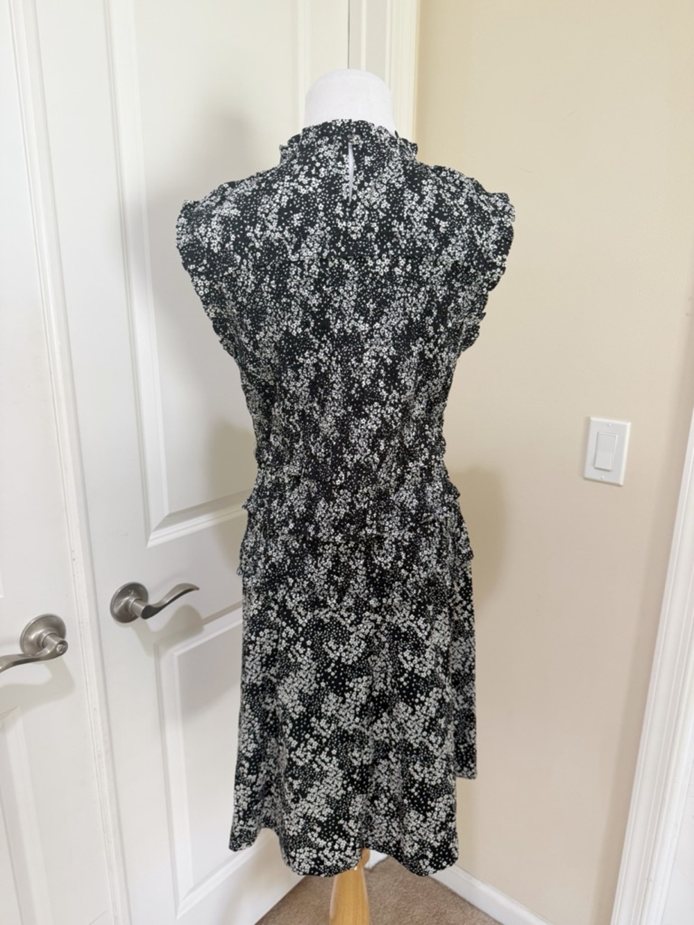 Madewell Smocked Crewneck Harper Floral Black White Mini Dress Floral Size 12 - Picture 6 of 9